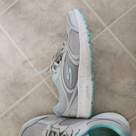 SKETCHERS GO RUN size womens 9 worn once. Nice shoes! - Picture 5 of 5